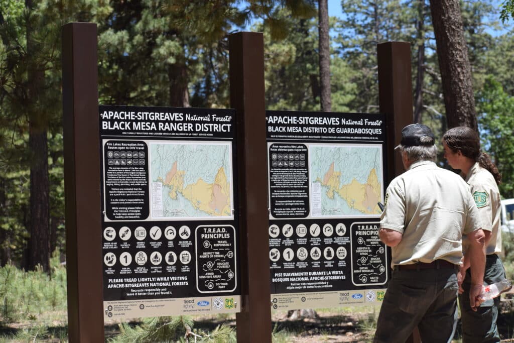 Tread Lightly! Impact Report: Rim Lakes bilingual kiosk and sign install DSC 0261 1024x683